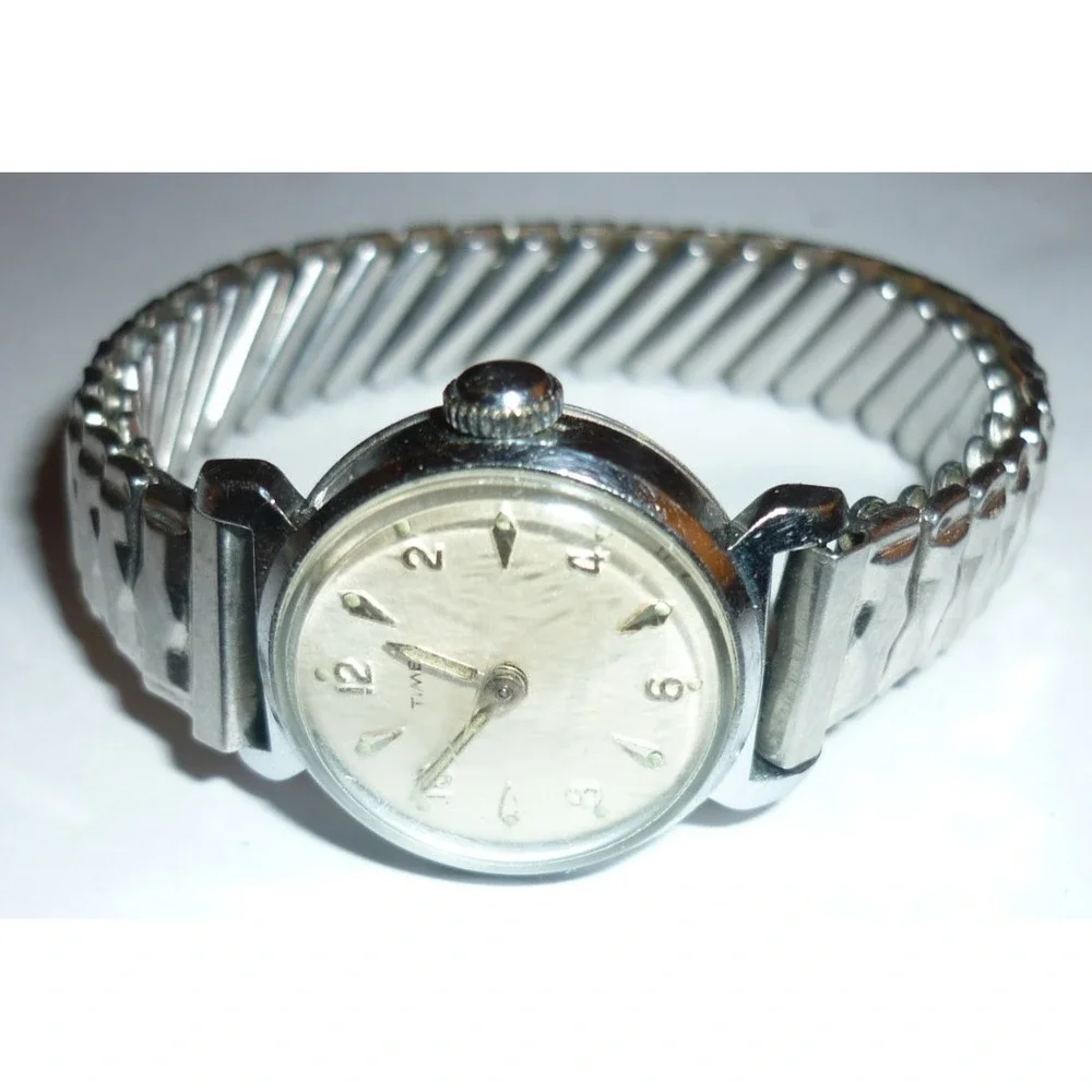 Vintage Timex Womens Silver Tone Round Face Watch Stainless Expansion Band